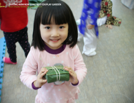 Dạy trẻ từ thiện đúng cách!