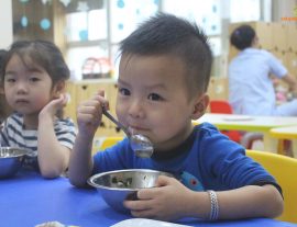 TẠI SAO cô giáo bảo ở trường con ăn tốt lắm mà ở nhà cho con ăn khó thế